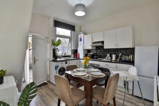 Athol House, near Old Trafford, Free Parking - 8