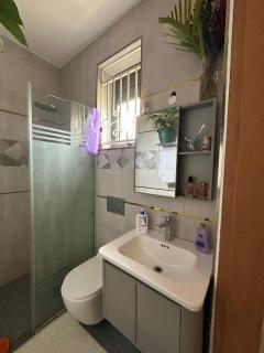 Luxurious Spacious One-Bedroom Apartment - 8