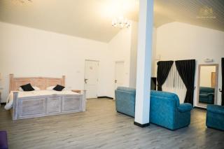 King Castle Lake Front By Laksam - 3