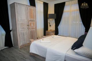 King Castle Lake Front By Laksam - 2