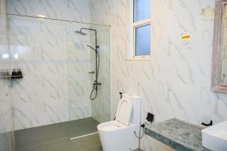 King Castle Lake Front By Laksam - 2