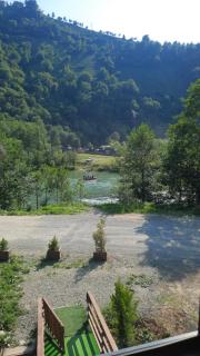 Hanging Garden Holiday Home - Riverside - 8