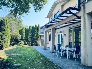 Grace Sweet Homes King size Bedroom with shared kitchen and living room - 3