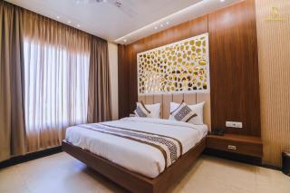 Bedi's Dream Land Hotel & Resort - Ayodhya - 1