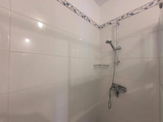 Blue Lizard Apartments - 8