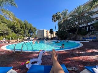 Sea View Apartment, spacious and renovated, 10 minutes to the beach, pool - 4