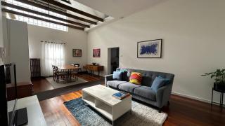 MetaWiseBnB 2BR Industrial Charm in Petersham - 9
