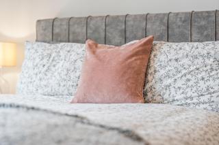 NEW 1 bed Central Birmingham Fast Wi-Fi, Smart TV - 9