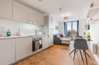 NEW 1 bed Central Birmingham Fast Wi-Fi, Smart TV - 5