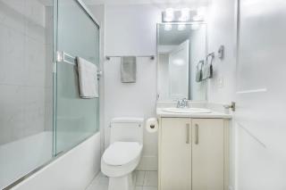 Bright & Modern Surrey Basement Suite with Queen Beds & Parking - 6