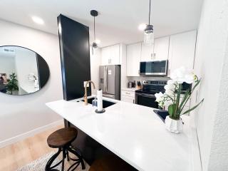 Relaxed Elegance | Ski-In/Out + King Bed + Ctr PC - 1