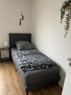 Gesamte Wohnung kontaktlos Nähe Messe Expo Plaza mit Netflix - 3