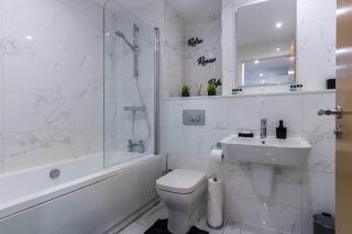 A&M Properties - Modern Birmingham Apartment - 9