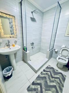 Modern Cozy 2BR Retreat Near Nile Corniche - 6