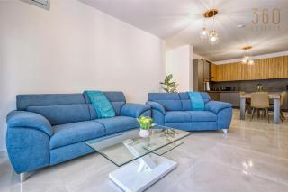 Beautiful 3BR homes with comfy beds, WIFI & AC by 360 Estates - 1