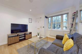 Stunning Central London 4-Bed Home Steps from Gym, Iconic Pool and Spa - 8