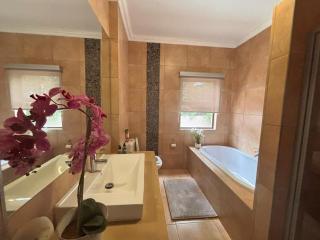 Euphoria Self Catering Home - 5