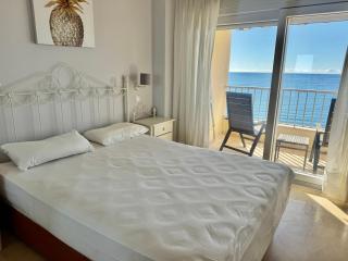 Neptuno Beachfront Apartments - 2