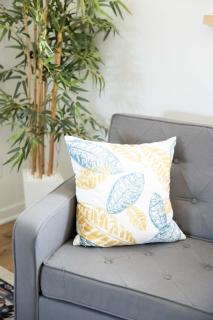 Elegant 2BR Escape in Manhattan with WiFi & Parking - 6