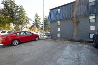 Elegant 2BR Escape in Manhattan with WiFi & Parking - 5