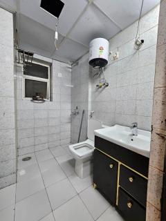 Bulls Eye BNB Room At Logix Blossom Zest - 4