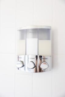 Elegant 2BR Escape in Manhattan with WiFi & Parking - 1