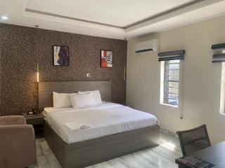 House 32 Hotels and Suites - 5