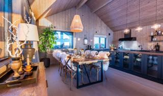 Luxurious Mountain Lodge - 1