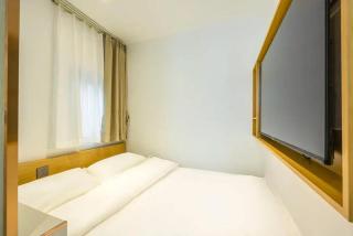 The Hutong Courtyard-Very close to Tiananmen Square,Forbidden City,Wangfujing Commercial Street,The hotel has a terrace,Free coffee,Free laundry,Near the subway st ation - 8