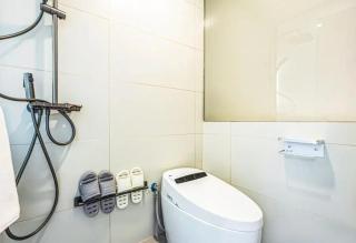 The Hutong Courtyard-Very close to Tiananmen Square,Forbidden City,Wangfujing Commercial Street,The hotel has a terrace,Free coffee,Free laundry,Near the subway st ation - 6