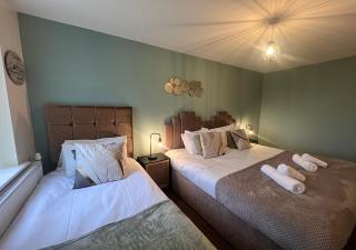 Syster Properties Leicester LE3 Comfy Casa Stay with Free Parking in Quiet Area - 3