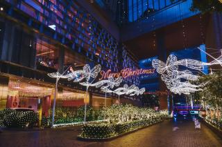 Pudong Shangri-La Shanghai - With a sweeping view of the Pearl Tower and the historic Bund skyline - 4