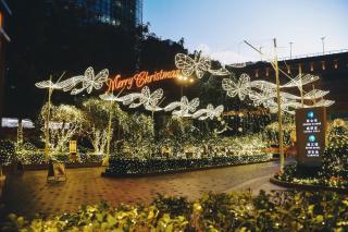 Pudong Shangri-La Shanghai - With a sweeping view of the Pearl Tower and the historic Bund skyline - 3