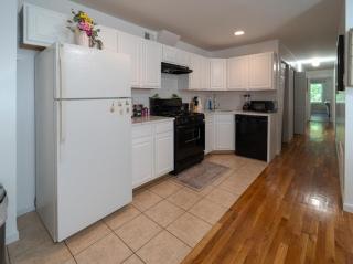 3BR Comfort Hub Newark 15 mins NYC - 2
