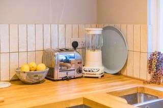 Penshurst House by Keepers Cottages - 9