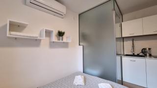 Elephant-In-A-Room w Glass Bath - 8