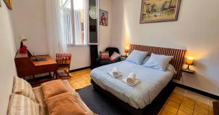 Peaceful setting near the ramparts - 9