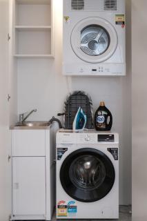 Artful 1-bedroom Apt in Burwood, near everything - 9