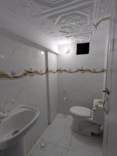 Family Inn Guest House - 6