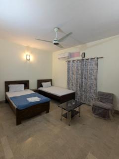 Family Inn Guest House - 4