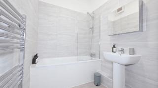 Warm 2 Beds flat for 6 in Holland Park area - 1