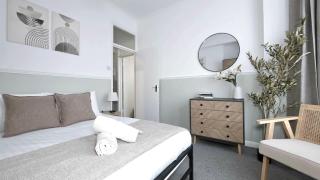 Warm 2 Beds flat for 6 in Holland Park area - 0
