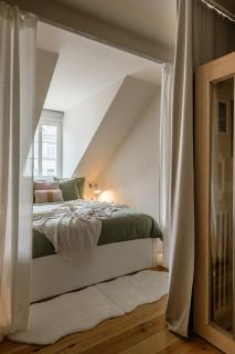 NEW! Designer Home with Sauna for 4!Best location! - 2