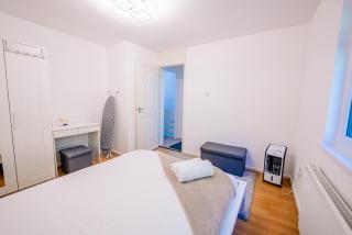 6 BR House with Free Parking, Garden & Fast WiFi - Cardiff - 3