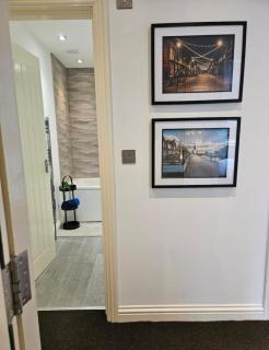 City Centre 3BR WiFi & Parking For Contractors & Families - 5