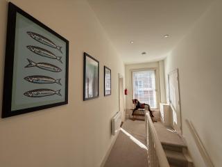 Bembridge Landing - 2 Bedroom Apartment with Parking in Bembridge Village, near Harbour and Beach - 1