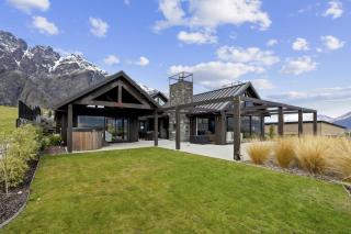 Jacks Point Rise - Family friendly hot tub BBQ -  - 9