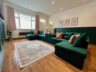 Central House-16 People+Hot Tub - 4