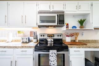 Cozy 3BR Home with Mtn Views & Pool Near Trails - 1