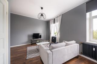 Great Views - 600 mbps WiFi - Top Floor - by Innorental - 3